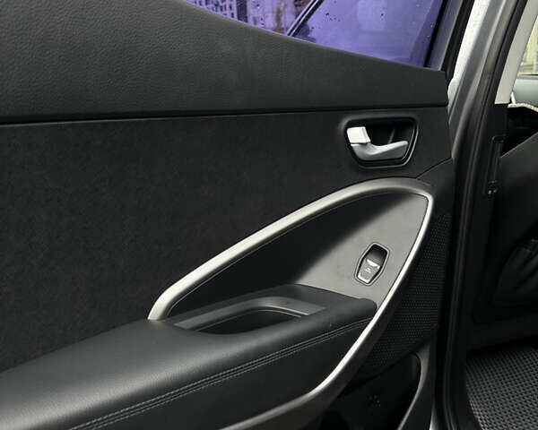 Сірий Хендай Санта Фе, об'ємом двигуна 2.2 л та пробігом 203 тис. км за 15700 $, фото 37 на Automoto.ua