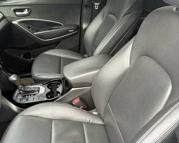 Сірий Хендай Санта Фе, об'ємом двигуна 0 л та пробігом 165 тис. км за 16000 $, фото 4 на Automoto.ua