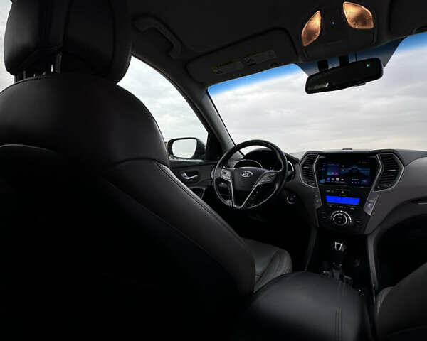 Серый Хендай Санта Фе, объемом двигателя 2 л и пробегом 190 тыс. км за 14000 $, фото 60 на Automoto.ua