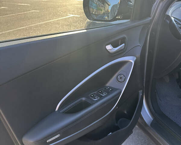 Сірий Хендай Санта Фе, об'ємом двигуна 2.2 л та пробігом 203 тис. км за 15700 $, фото 36 на Automoto.ua