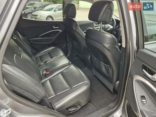 Серый Хендай Санта Фе, объемом двигателя 2.2 л и пробегом 219 тыс. км за 15950 $, фото 12 на Automoto.ua