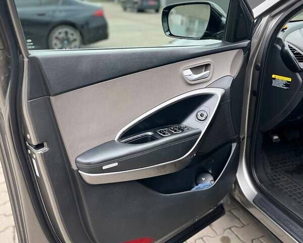 Серый Хендай Санта Фе, объемом двигателя 2.36 л и пробегом 189 тыс. км за 12800 $, фото 18 на Automoto.ua