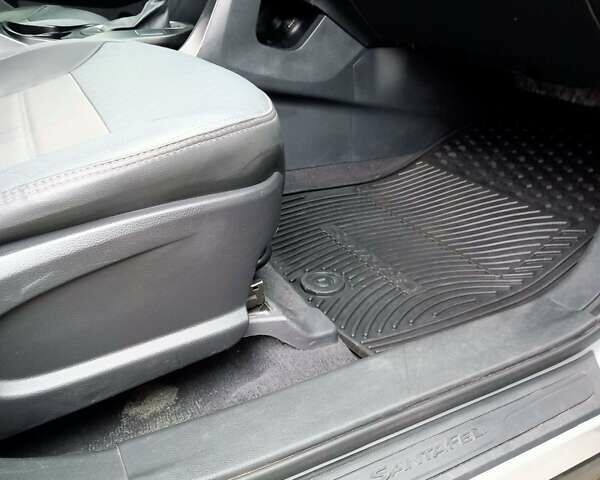 Сірий Хендай Санта Фе, об'ємом двигуна 2.4 л та пробігом 197 тис. км за 12000 $, фото 5 на Automoto.ua