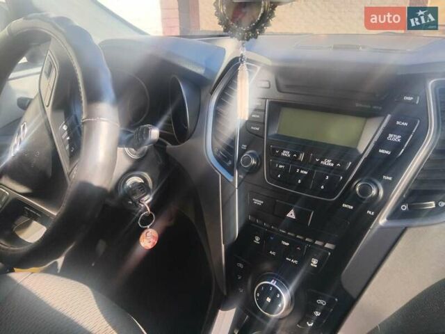 Серый Хендай Санта Фе, объемом двигателя 2.36 л и пробегом 250 тыс. км за 14000 $, фото 5 на Automoto.ua