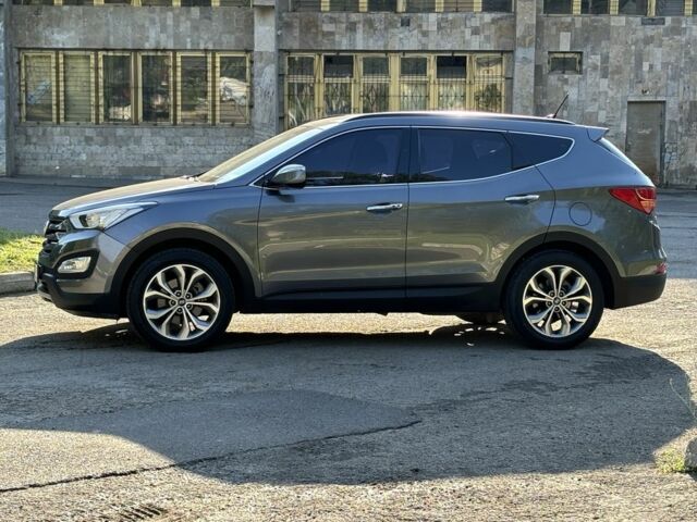 Серый Хендай Санта Фе, объемом двигателя 2 л и пробегом 228 тыс. км за 16400 $, фото 1 на Automoto.ua