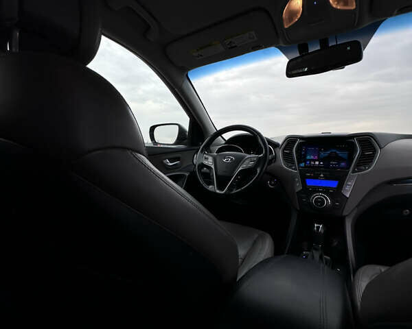 Серый Хендай Санта Фе, объемом двигателя 2 л и пробегом 190 тыс. км за 14000 $, фото 61 на Automoto.ua