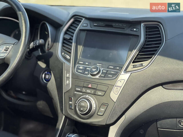 Сірий Хендай Санта Фе, об'ємом двигуна 2 л та пробігом 209 тис. км за 17900 $, фото 36 на Automoto.ua