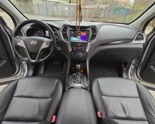 Серый Хендай Санта Фе, объемом двигателя 2.2 л и пробегом 180 тыс. км за 17199 $, фото 28 на Automoto.ua