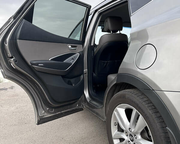 Серый Хендай Санта Фе, объемом двигателя 2 л и пробегом 190 тыс. км за 14000 $, фото 47 на Automoto.ua