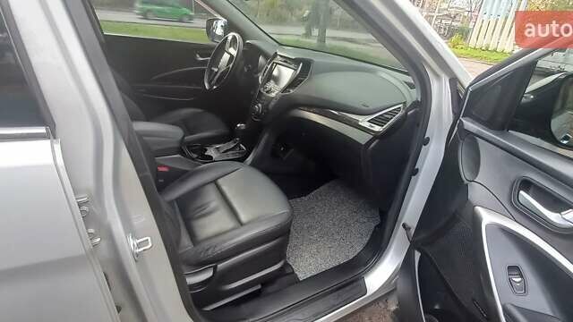 Хендай Санта Фе 2013 в Могилев-Подольском на Automoto.ua Серый Хендай Санта Фе, объемом двигателя 2.2 л и пробегом 209 тыс. км за 17600 $, фото 13 на Automoto.ua