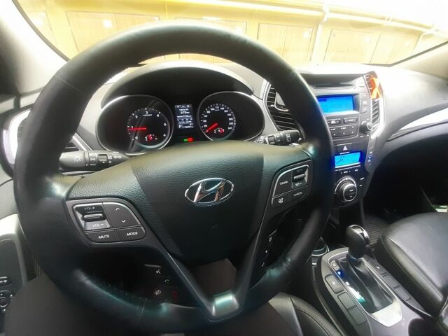 Серый Хендай Санта Фе, объемом двигателя 2 л и пробегом 185 тыс. км за 16000 $, фото 4 на Automoto.ua