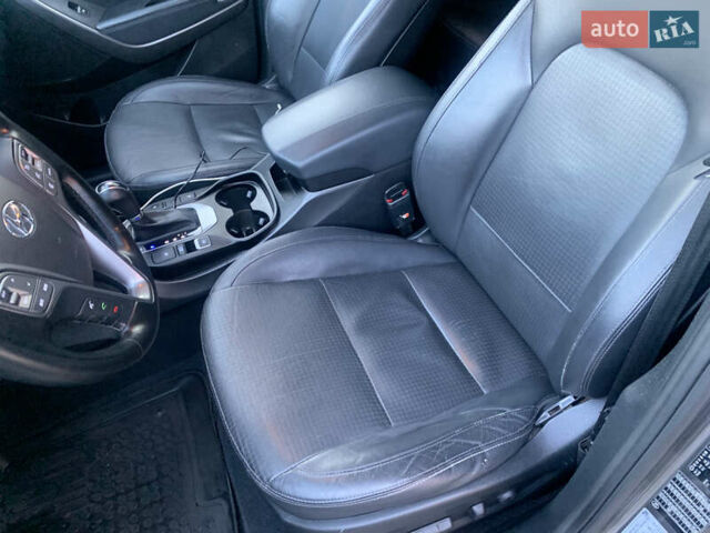 Серый Хендай Санта Фе, объемом двигателя 2.2 л и пробегом 177 тыс. км за 18700 $, фото 18 на Automoto.ua