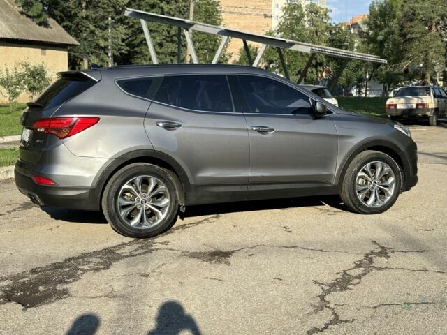 Серый Хендай Санта Фе, объемом двигателя 2 л и пробегом 228 тыс. км за 16400 $, фото 5 на Automoto.ua