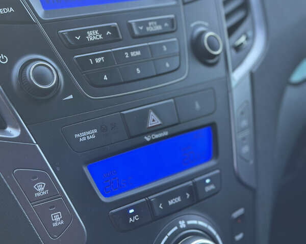 Сірий Хендай Санта Фе, об'ємом двигуна 2.2 л та пробігом 203 тис. км за 15700 $, фото 29 на Automoto.ua