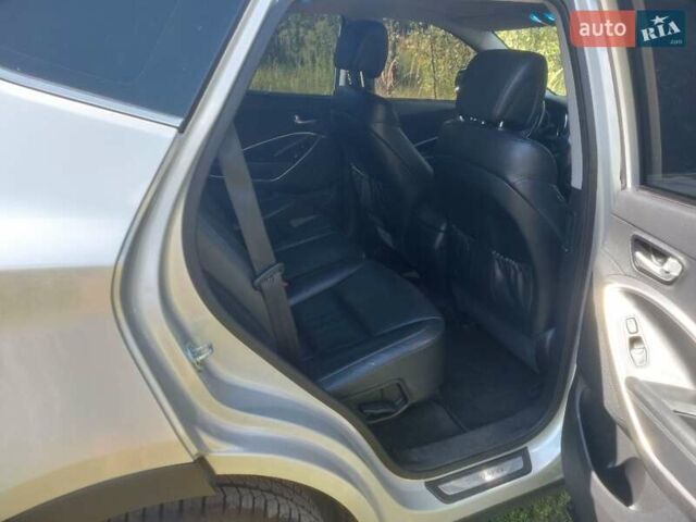 Серый Хендай Санта Фе, объемом двигателя 2.36 л и пробегом 157 тыс. км за 17500 $, фото 9 на Automoto.ua