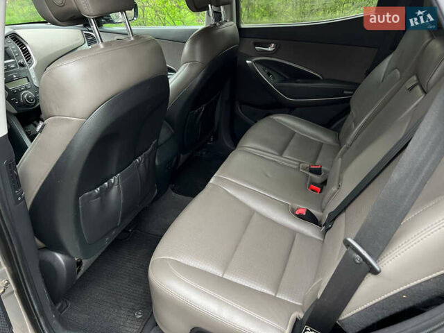 Сірий Хендай Санта Фе, об'ємом двигуна 2 л та пробігом 158 тис. км за 12400 $, фото 11 на Automoto.ua