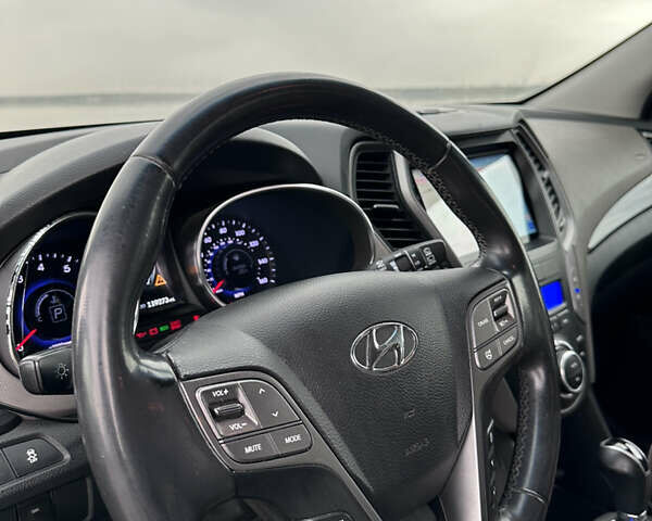 Серый Хендай Санта Фе, объемом двигателя 2 л и пробегом 190 тыс. км за 14000 $, фото 31 на Automoto.ua