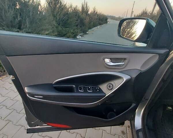 Сірий Хендай Санта Фе, об'ємом двигуна 2 л та пробігом 161 тис. км за 16500 $, фото 21 на Automoto.ua