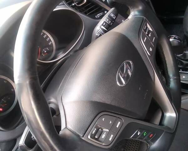 Хендай Санта Фе 2013 в Ивано-Франковске на Automoto.ua Серый Хендай Санта Фе, объемом двигателя 2 л и пробегом 181 тыс. км за 17000 $, фото 18 на Automoto.ua