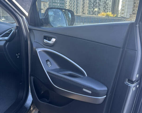 Сірий Хендай Санта Фе, об'ємом двигуна 2.2 л та пробігом 203 тис. км за 15700 $, фото 34 на Automoto.ua