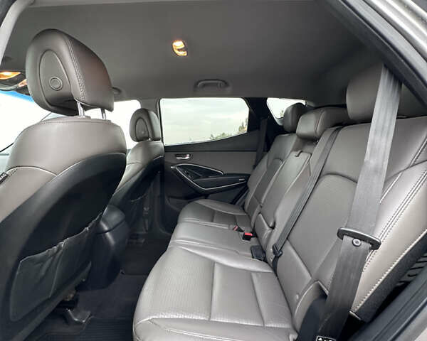 Серый Хендай Санта Фе, объемом двигателя 2 л и пробегом 190 тыс. км за 14000 $, фото 44 на Automoto.ua