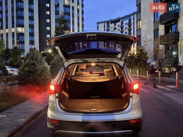 Серый Хендай Санта Фе, объемом двигателя 2.36 л и пробегом 227 тыс. км за 13900 $, фото 12 на Automoto.ua