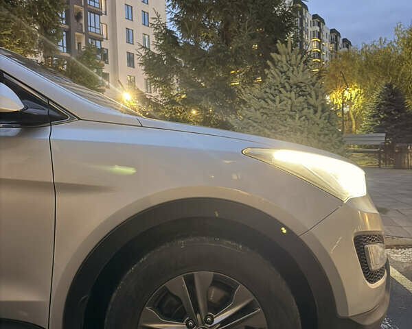 Серый Хендай Санта Фе, объемом двигателя 2.36 л и пробегом 227 тыс. км за 13900 $, фото 6 на Automoto.ua