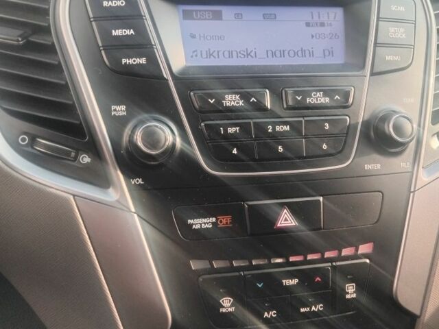 Серый Хендай Санта Фе, объемом двигателя 2.4 л и пробегом 250 тыс. км за 14000 $, фото 4 на Automoto.ua