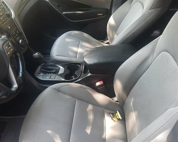 Серый Хендай Санта Фе, объемом двигателя 2.4 л и пробегом 190 тыс. км за 14999 $, фото 2 на Automoto.ua