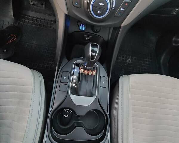 Сірий Хендай Санта Фе, об'ємом двигуна 2 л та пробігом 161 тис. км за 16500 $, фото 31 на Automoto.ua