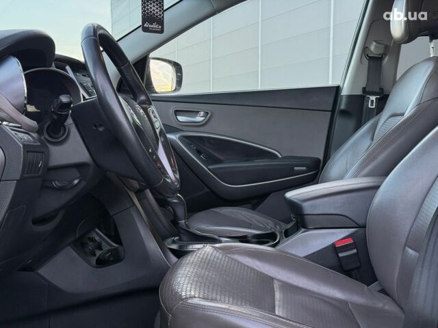 Серый Хендай Санта Фе, объемом двигателя 2.4 л и пробегом 173 тыс. км за 12390 $, фото 14 на Automoto.ua