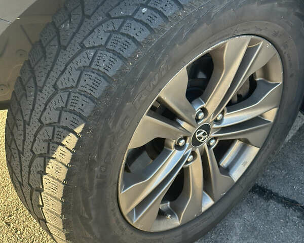 Сірий Хендай Санта Фе, об'ємом двигуна 2.2 л та пробігом 203 тис. км за 15700 $, фото 39 на Automoto.ua