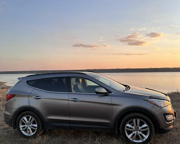 Серый Хендай Санта Фе, объемом двигателя 2 л и пробегом 190 тыс. км за 14000 $, фото 8 на Automoto.ua