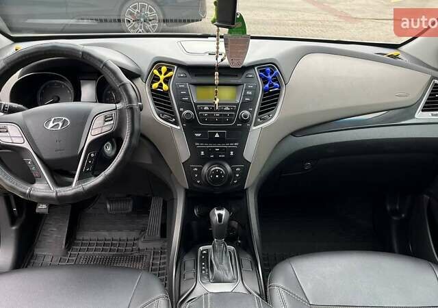 Серый Хендай Санта Фе, объемом двигателя 2.36 л и пробегом 189 тыс. км за 12800 $, фото 10 на Automoto.ua