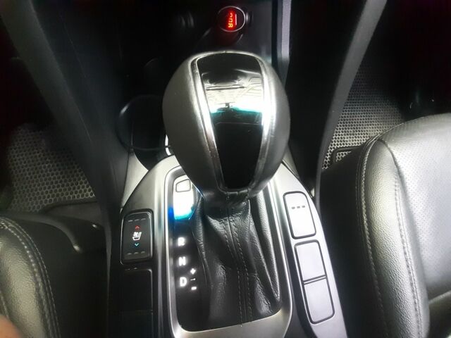 Серый Хендай Санта Фе, объемом двигателя 2 л и пробегом 185 тыс. км за 16000 $, фото 3 на Automoto.ua