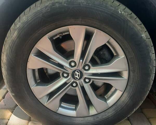 Серый Хендай Санта Фе, объемом двигателя 2.4 л и пробегом 190 тыс. км за 14999 $, фото 5 на Automoto.ua