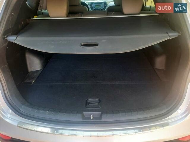 Серый Хендай Санта Фе, объемом двигателя 2.4 л и пробегом 190 тыс. км за 14999 $, фото 6 на Automoto.ua