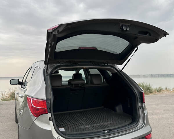 Серый Хендай Санта Фе, объемом двигателя 2 л и пробегом 190 тыс. км за 14000 $, фото 53 на Automoto.ua