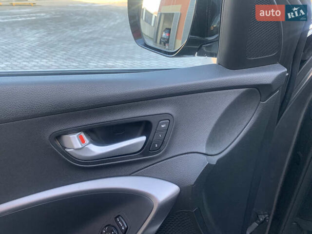 Серый Хендай Санта Фе, объемом двигателя 2.2 л и пробегом 177 тыс. км за 18700 $, фото 25 на Automoto.ua