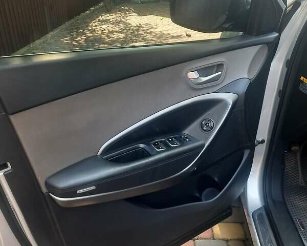 Серый Хендай Санта Фе, объемом двигателя 2.4 л и пробегом 190 тыс. км за 14999 $, фото 10 на Automoto.ua