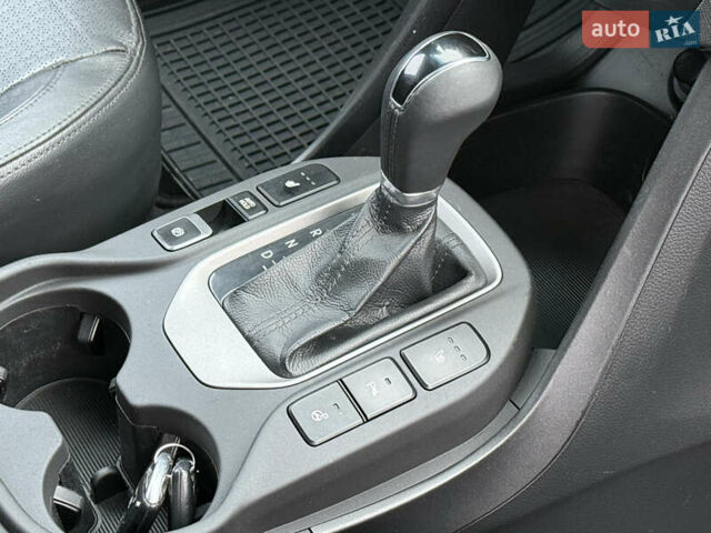 Сірий Хендай Санта Фе, об'ємом двигуна 2.2 л та пробігом 183 тис. км за 16999 $, фото 65 на Automoto.ua