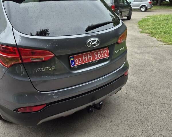 Серый Хендай Санта Фе, объемом двигателя 2.2 л и пробегом 219 тыс. км за 15950 $, фото 1 на Automoto.ua