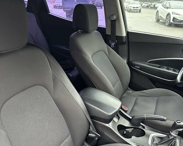 Сірий Хендай Санта Фе, об'ємом двигуна 2.2 л та пробігом 203 тис. км за 15700 $, фото 33 на Automoto.ua