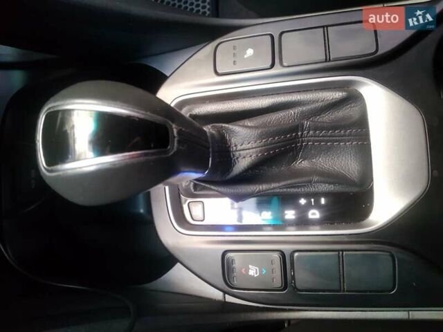 Хендай Санта Фе 2013 в Ивано-Франковске на Automoto.ua Серый Хендай Санта Фе, объемом двигателя 2 л и пробегом 181 тыс. км за 17000 $, фото 7 на Automoto.ua