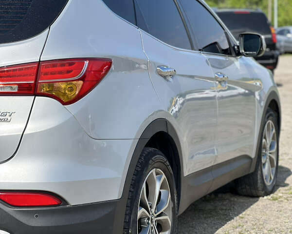 Сірий Хендай Санта Фе, об'ємом двигуна 2 л та пробігом 209 тис. км за 17900 $, фото 16 на Automoto.ua