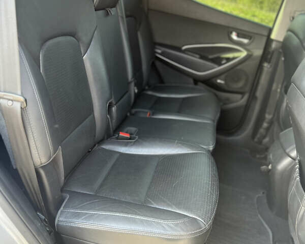 Сірий Хендай Санта Фе, об'ємом двигуна 2 л та пробігом 209 тис. км за 17900 $, фото 29 на Automoto.ua