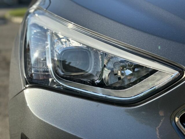 Серый Хендай Санта Фе, объемом двигателя 2 л и пробегом 228 тыс. км за 16400 $, фото 11 на Automoto.ua