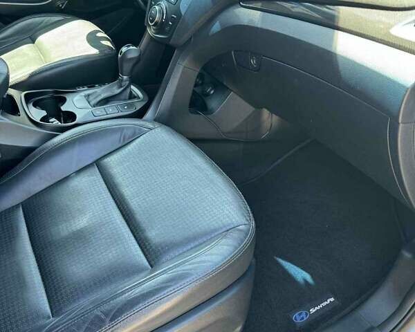 Серый Хендай Санта Фе, объемом двигателя 2.2 л и пробегом 250 тыс. км за 15900 $, фото 15 на Automoto.ua