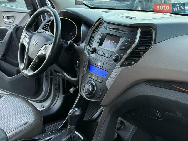 Хендай Санта Фе 2013 в Львове на Automoto.ua Серый Хендай Санта Фе, объемом двигателя 2.4 л и пробегом 173 тыс. км за 12390 $, фото 19 на Automoto.ua
