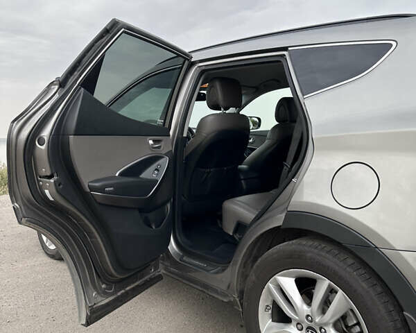 Серый Хендай Санта Фе, объемом двигателя 2 л и пробегом 190 тыс. км за 14000 $, фото 48 на Automoto.ua